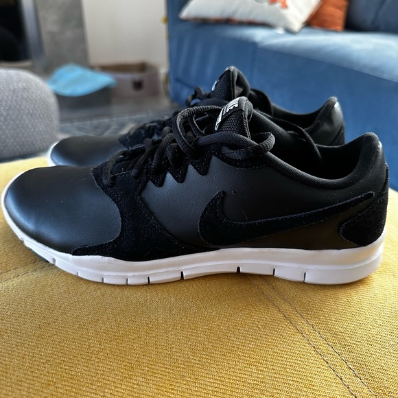 Nike Womens Flex Essential Tr Lt Running Trainers AQ8227 Sneakers Shoes 001 - Picture 4 of 6